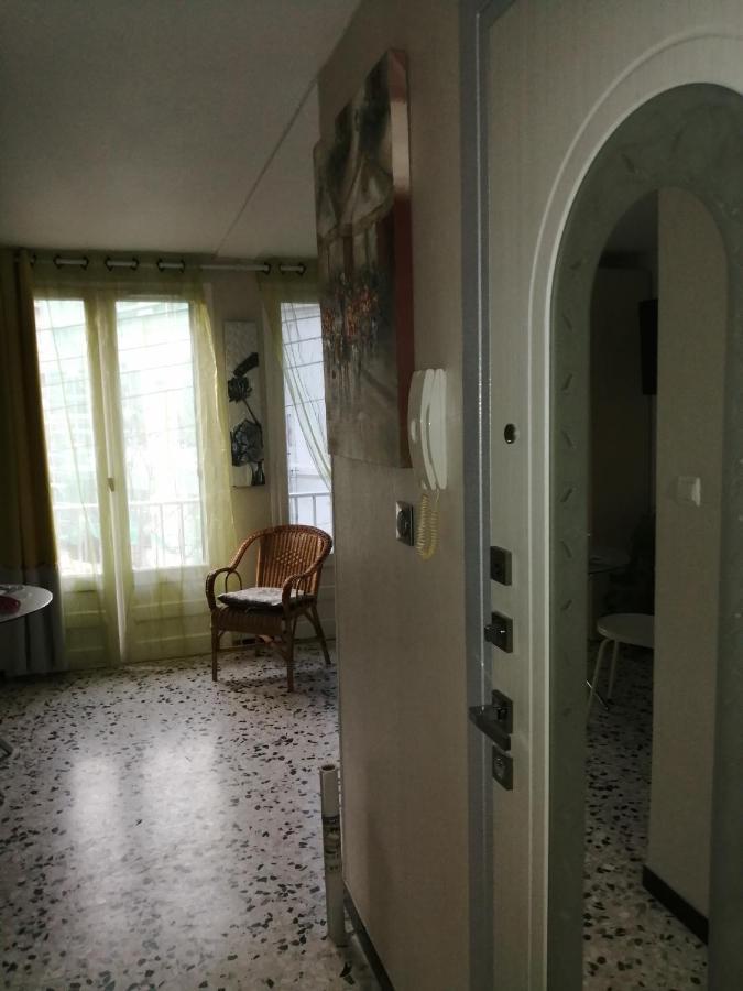 Magnifique Studio Non Fumeur Pres De La Gare Безие Екстериор снимка