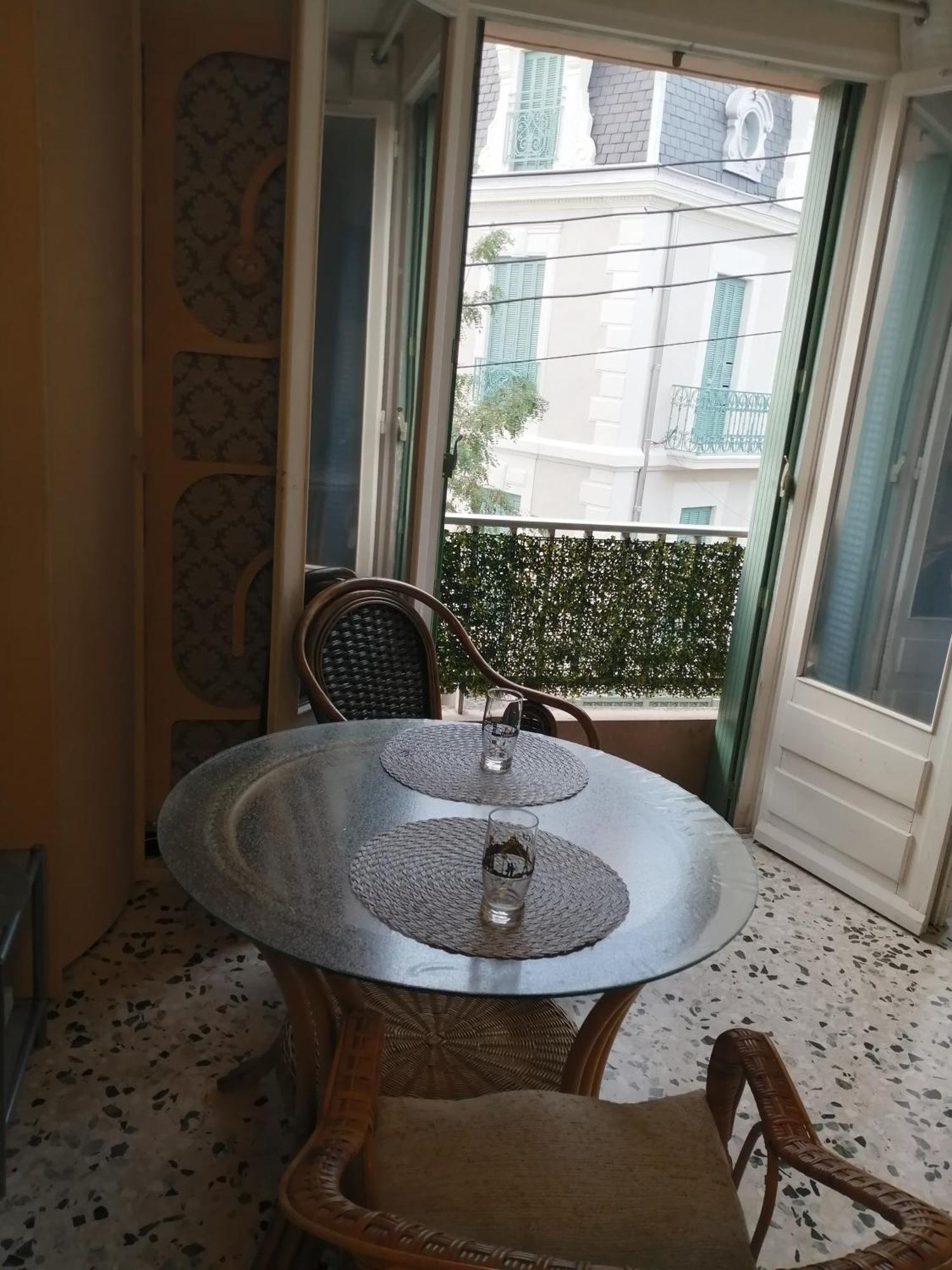 Magnifique Studio Non Fumeur Pres De La Gare Безие Екстериор снимка